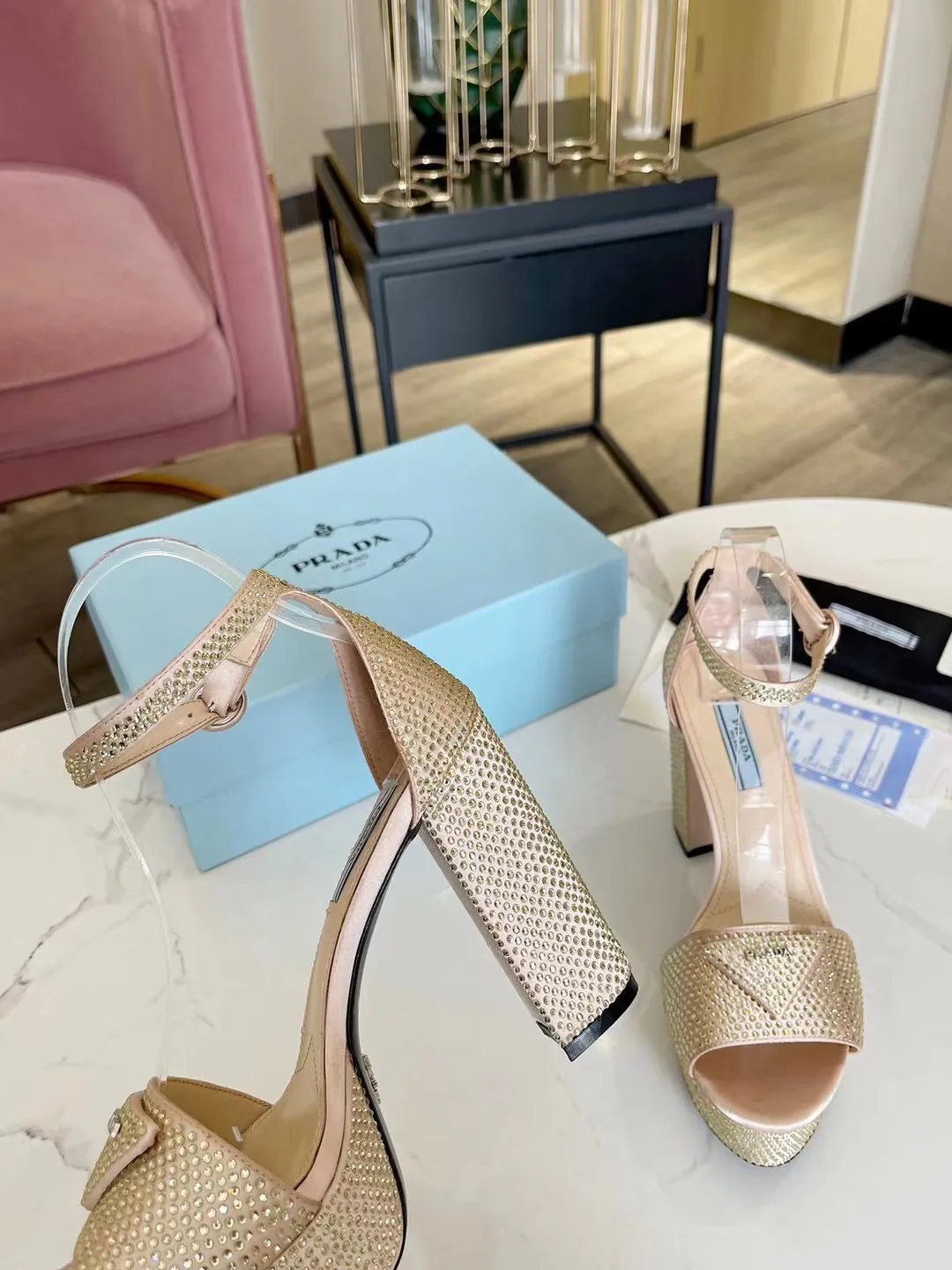 👟👟Ex-factory price 600👟👟 (imitation leather bottom-20) 👉New arrival👈Remove the original board and make a 1:1 replica‼ ️The highest version ✅ Prada's early spring catwalk hot style 😘The latest spring model Thick heel water platform rhinestone series (genuine leather outsole) (simulated leather sole) A must-have for goddesses The upper and the feet are super beautiful 👉The upper is made of imported open-edge beaded cowhide, soft and textured, lining + foot pads, imported sheepskin, breathable and comfortable, private model water platform, heel platform 3.5M, heel height 11.5M Code number 35M-39M (34 40 414243 (custom-made, non-refundable and non-exchangeable)